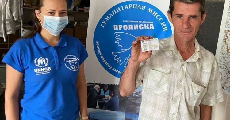 Жителю  Авдеевки помогли получить паспорт в виде ID-карты