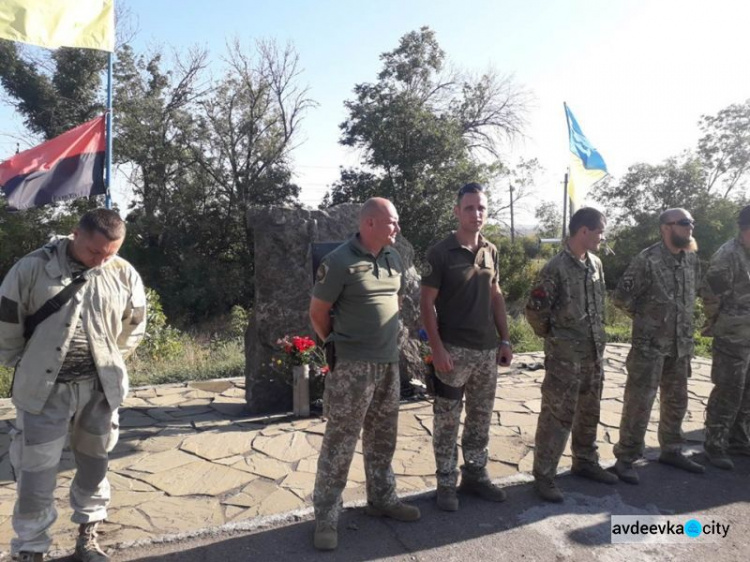 Авдеевские симики возвращали свет и развозили помощь (ФОТО)