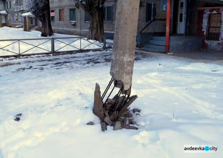 В Авдеевке демонтировали опасную для жизни горожан электроопору