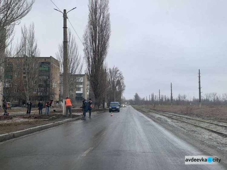 Коммунальщики Авдеевки провели традиционный "Чистый четверг"