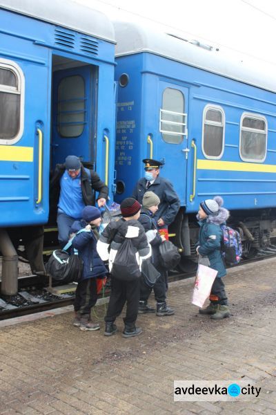 В Авдеевку прибыл первый за шесть лет войны пассажирский поезд