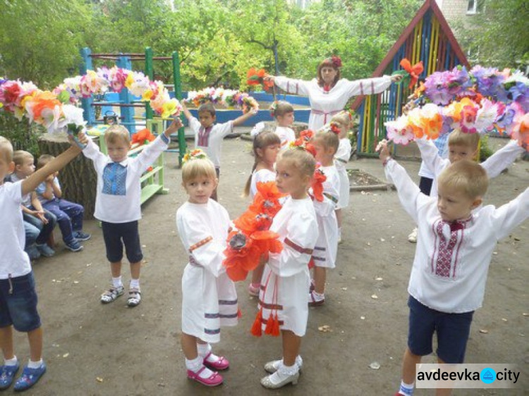 В детских садах Авдеевки отпраздновали День Флага (ФОТООТЧЕТ)