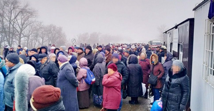 Сутки на КПВВ Донбасса: всё о новых задержаниях и статистике пересечения