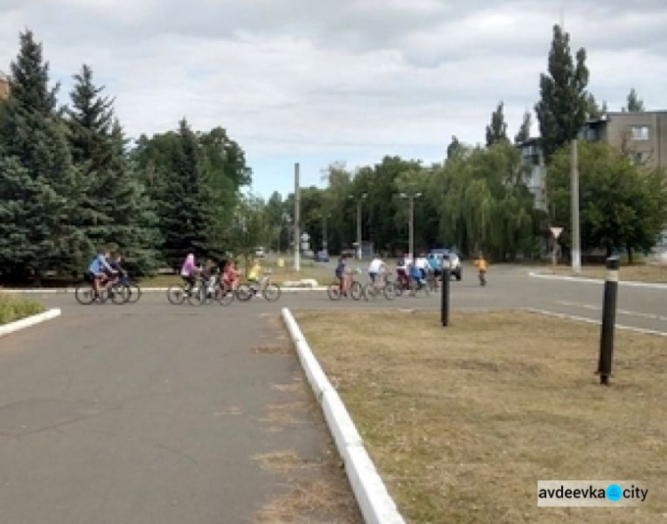 В Авдеевке прошел велопробег по улицам родного города