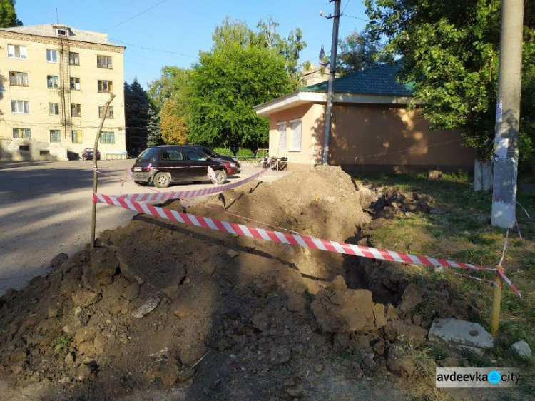 В Авдеевке ремонтируют кабель (ФОТОФАКТ)