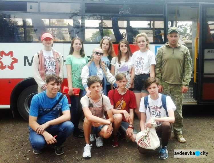 Авдеевские «симики» доставили военным помощь, а детей – домой (ФОТО)