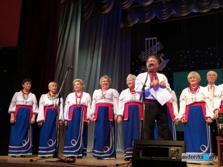 Юмор, подарки и концерт: в Авдеевке масштабно и ярко провели творческий вечер Юрия Сунгурова (ФОТО)