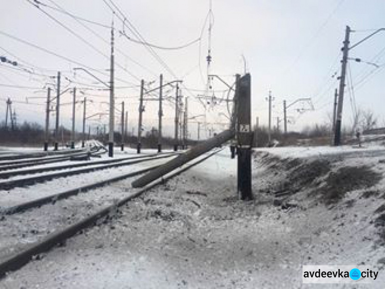 Авдеевка, АКХЗ и ДФС снова без электроэнергии вследствие продолжающих обстрелов (ФОТО)