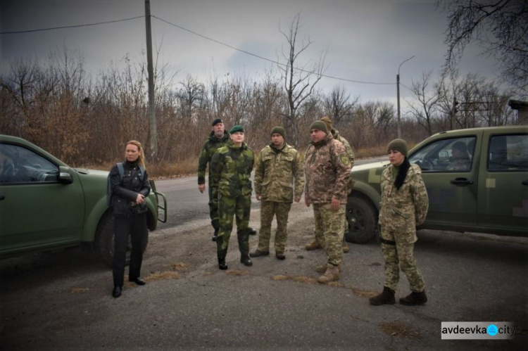 Військові зі Швеції відвідали "Промку" в Авдіївці 