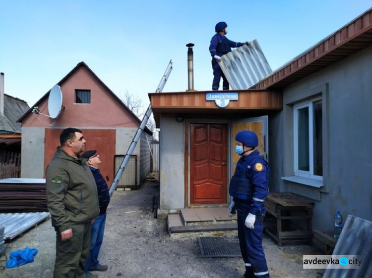 В Авдіївці почали відновлювати зруйноване житло