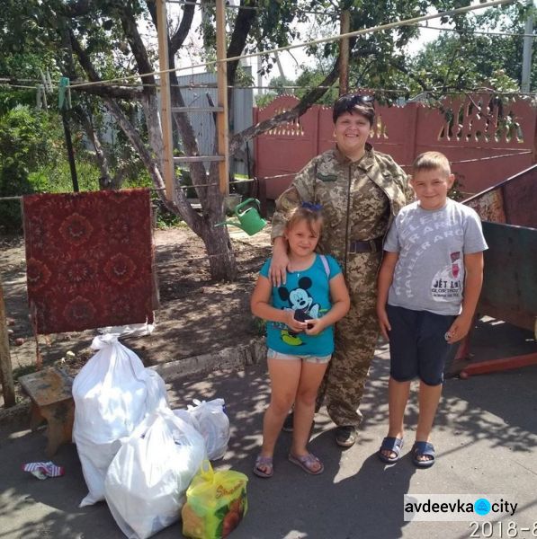 В прифронтовой зоне Донбасса восстановили важную башню и порадовали ребятишек (ФОТО)