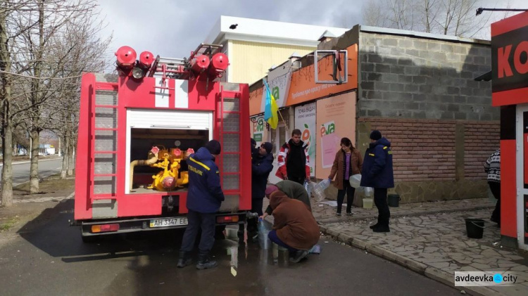 ДСНС щоденно підвозить технічну воду авдіївцям: графік