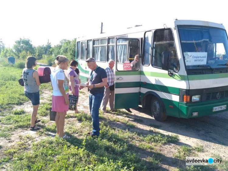 На Донетчине социальный автобус связал два прифронтовых поселка с цивилизацией