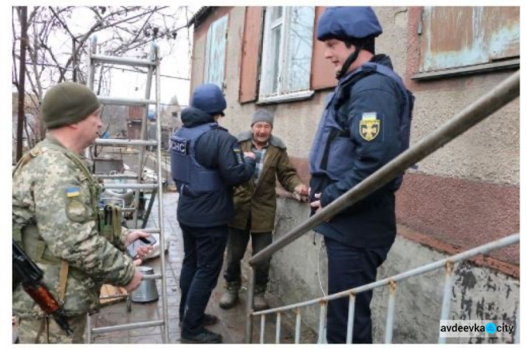 Спасатели Донетчины продолжают оказывать помощь жителям прифронтового Водяного