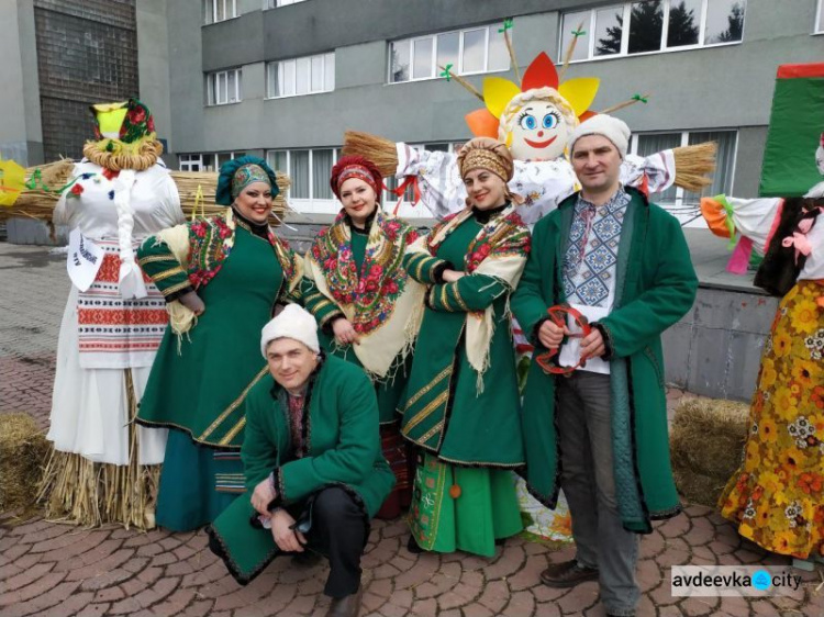 Масленичный разгуляй: Авдеевка весело встречала весну (ФОТОРЕПОРТАЖ)