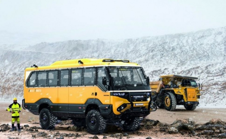 Украинцы создали первый автобус-внедорожник (ФОТО+ВИДЕО)