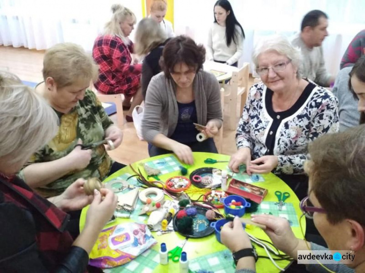 В Авдіївці батьки і вихователі дитсадка побували у «Майстерні Святого Миколая» (ФОТОФАКТ)