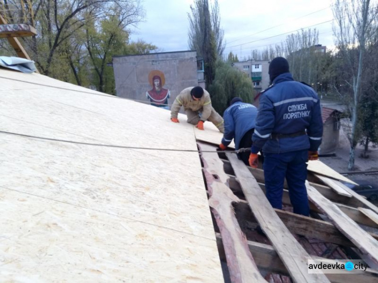 Спасатели восстановили поврежденную обстрелами пятиэтажку в Авдеевке (ФОТО)