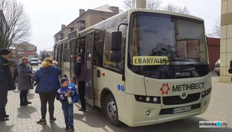 Продовжується евакуація мешканців Авдіївської громади