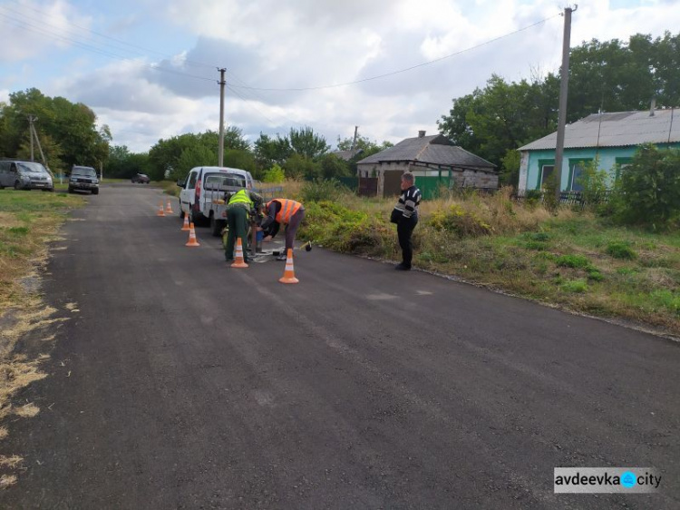 В Авдеевке проверят качество асфальта: пробы нового дорожного покрытия уже отобраны (ФОТОФАКТ)