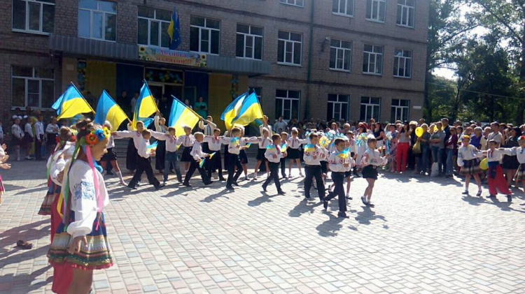 В Авдеевке проходит праздничный концерт ко Дню Независимости (ФОТОФАКТ)