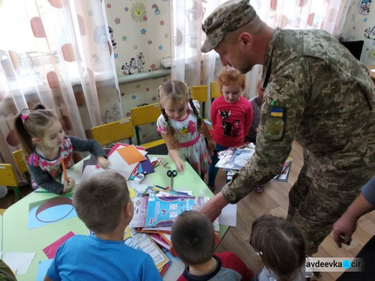 Авдеевские «симики» охватили помощью военных и детвору