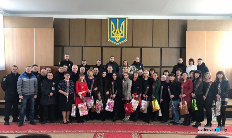 В Покровской оперзоне поздравили женщин-полицейских (ФОТО)