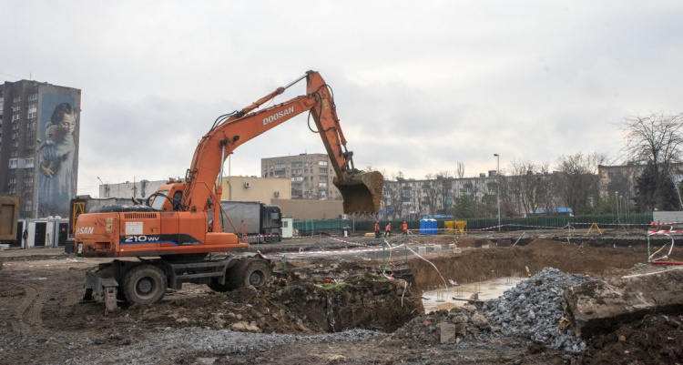 В центре Мариуполя активно возводят унивеситетский городок «Метинвест Политехники»