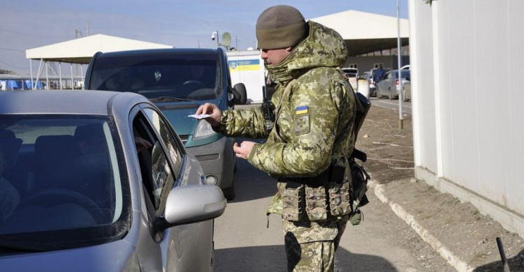 У донбасских пунктов пропуска утром 11 марта собралось более 200 авто