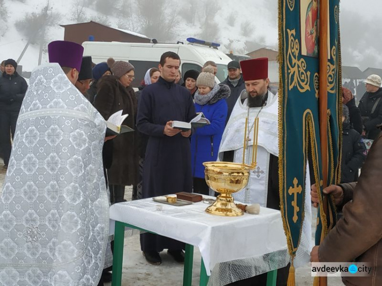 Прифронтовая Авдеевка празднует Крещение (ФОТОРЕПОРТАЖ)