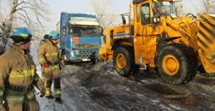 Под Авдеевкой во льдах застрял газовоз (ФОТОФАКТ)