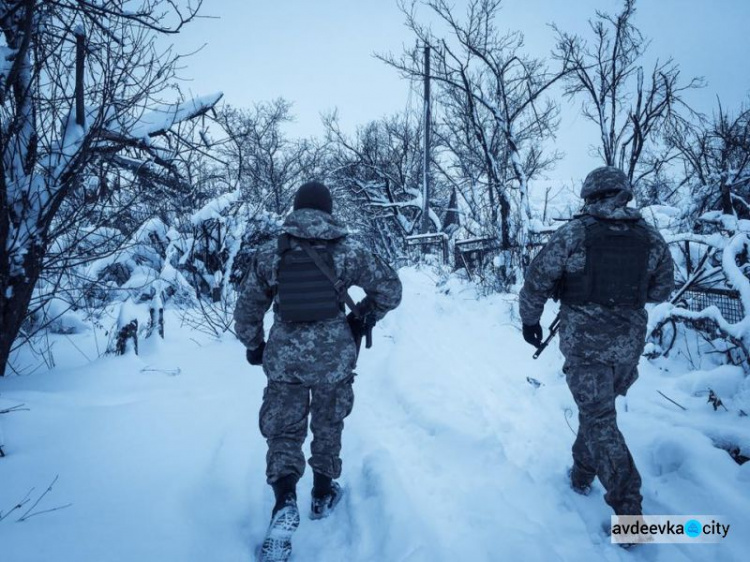 Авдеевская промка:  снег скрыл нанесенные войной "раны" (ФОТО)