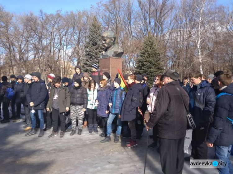 В Авдіївці вшанували героїв Небесної сотні тихою акцією (ФОТО)