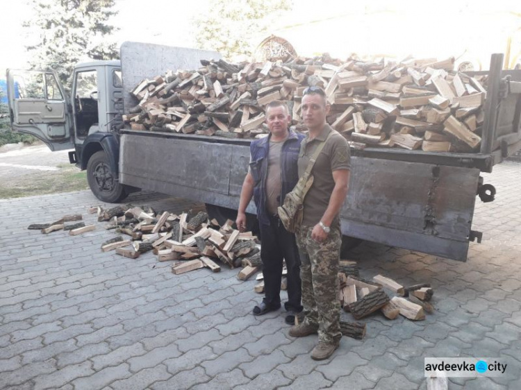 Авдеевские симики возвращали свет и развозили помощь (ФОТО)