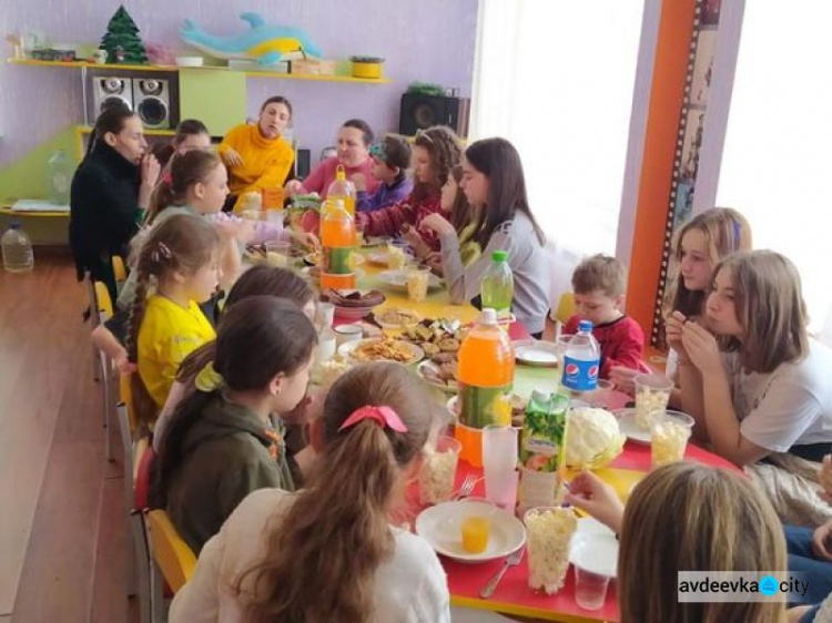 В Авдіївці вихованці Будинку дитячої та юнацької творчості провели театральний капусник