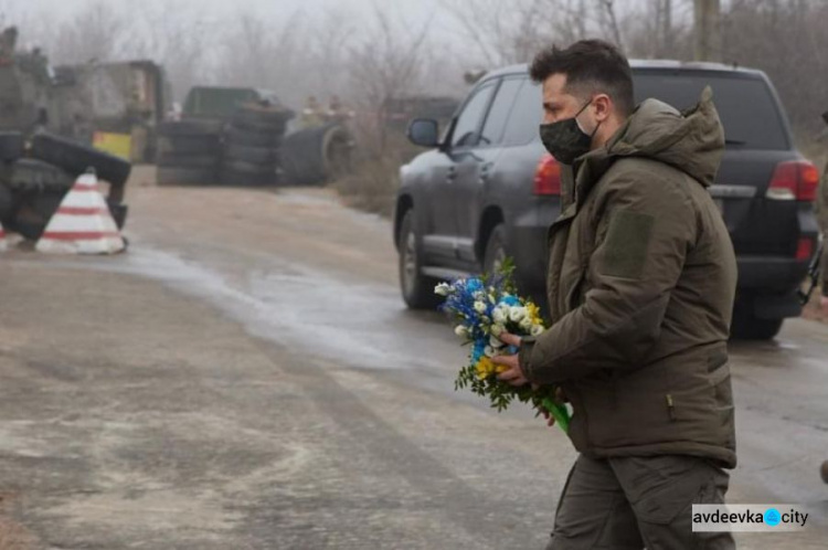 Володимир Зеленський вшанував пам'ять воїнів, загиблих у боях за Авдіївку