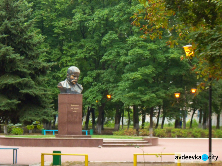 Центральный бульвар в Авдеевке получил дополнительное освещение (ФОТО)