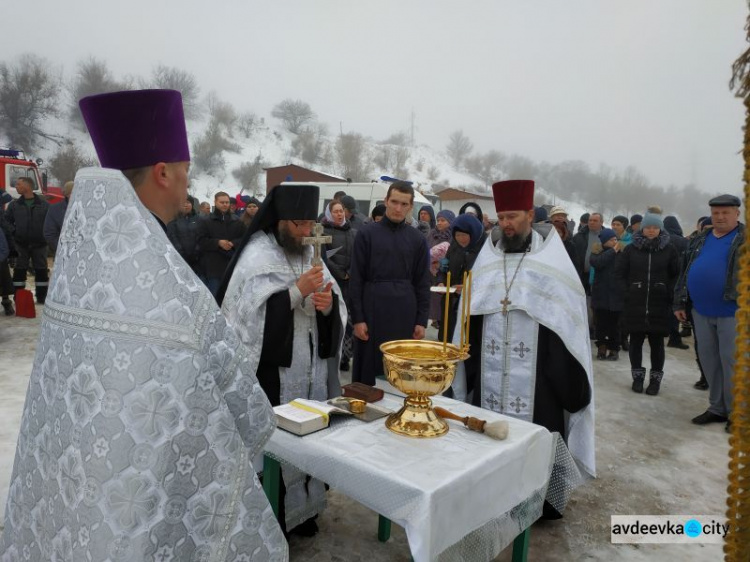 Прифронтовая Авдеевка празднует Крещение (ФОТОРЕПОРТАЖ)