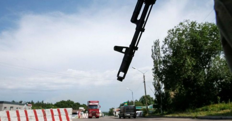 Взятка, очереди и скрытый товар: полная сводка с донбасских КПВВ