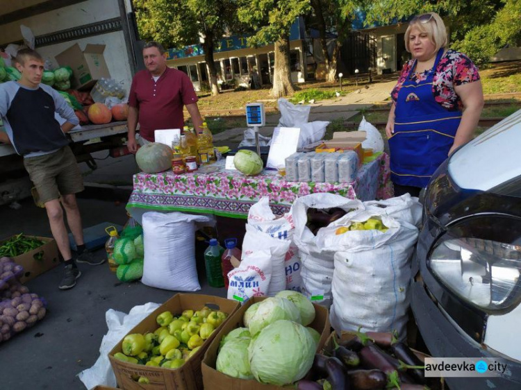 Празднуем День города: как Авдеевка дарами осени закупалась. ФОТОФАКТ