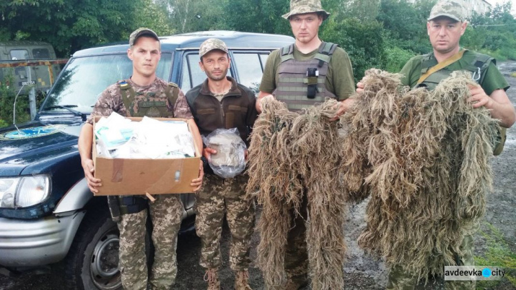 «Симики» из Авдеевки привезли военным «кикимору», а гражданским - воду (ФОТО)