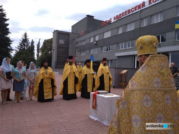 Авдеевка массово помолилась за мир: фоторепортаж