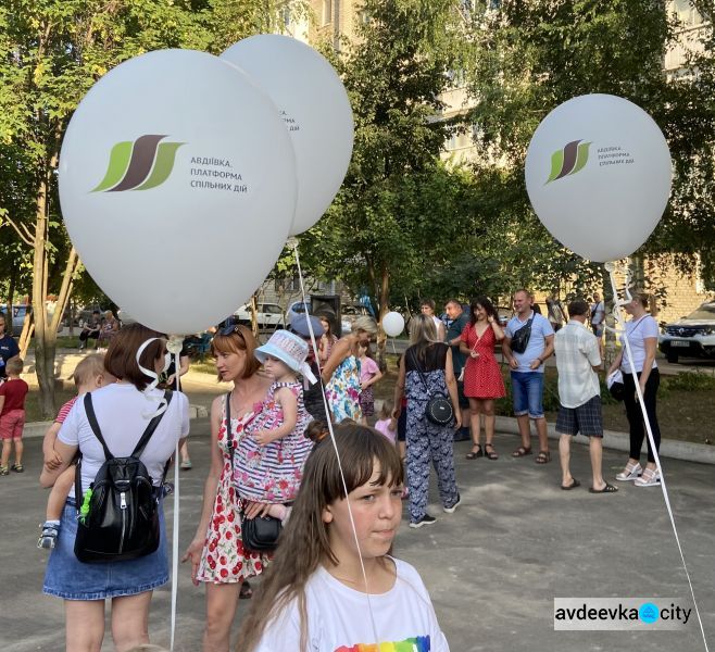 Еще одна суперпрочная площадка для детворы появилась в Авдеевке (ВИДЕО)