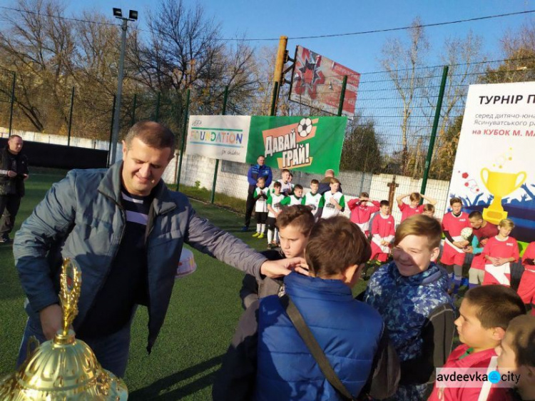 В Авдеевке состоялся турнир по мини-футболу среди детей 11-12 лет на Кубок Мусы Магомедова (ФОТО)