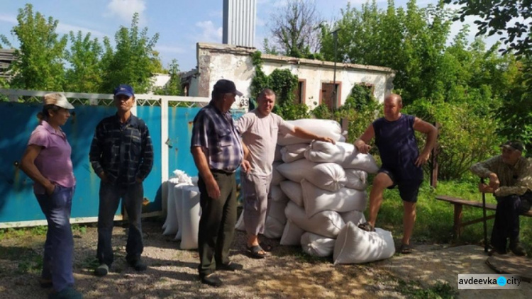 Мешканцям Опитного доставили зерно для годування домашніх тварин