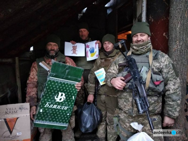 Авдеевские «симики» развозили подарки и учили безопасности (ФОТО)