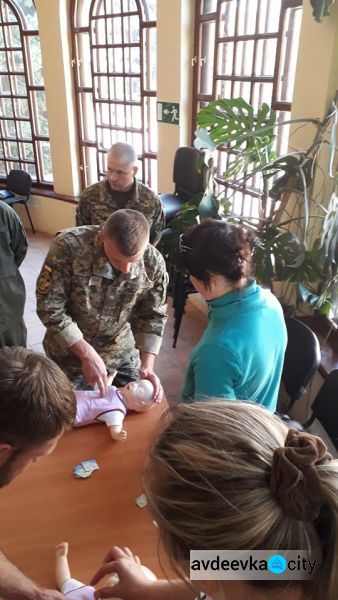 Авдеевские симики возвращали свет и развозили помощь (ФОТО)