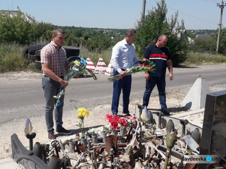 В Авдіївці співали, танцювали, нагороджували та віддавали шану захисникам: фотозвіт