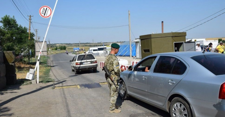 Ситуация в КПВВ: в пунктах пропуска «Майорское» и «Новотроицкое» в очередях застряли около 200 авто