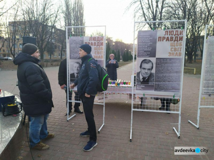 Згадуючи жертв голодоморів: Авдіївка долучилася до акції "Запали свічку" (ФОТО)